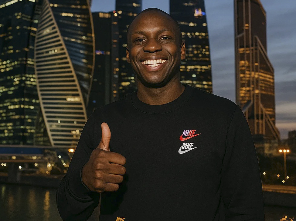 Черный свитшот Nike со свушем: с чем носить