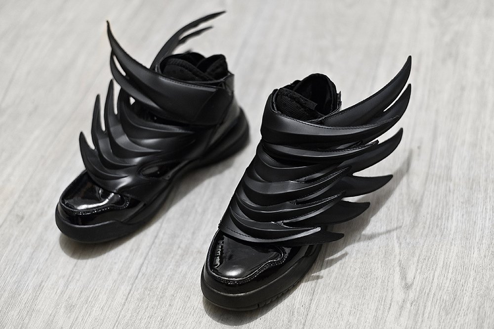 Кроссовки Adidas Jeremy Scott Wings 3.0 цвет Черный купить по цене 5940 рублей в интернет-магазине outmaxshop.ru с доставкой ☑️