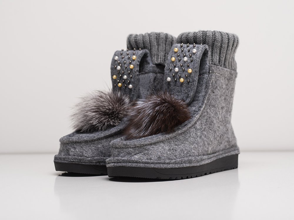 black uggs with diamonds