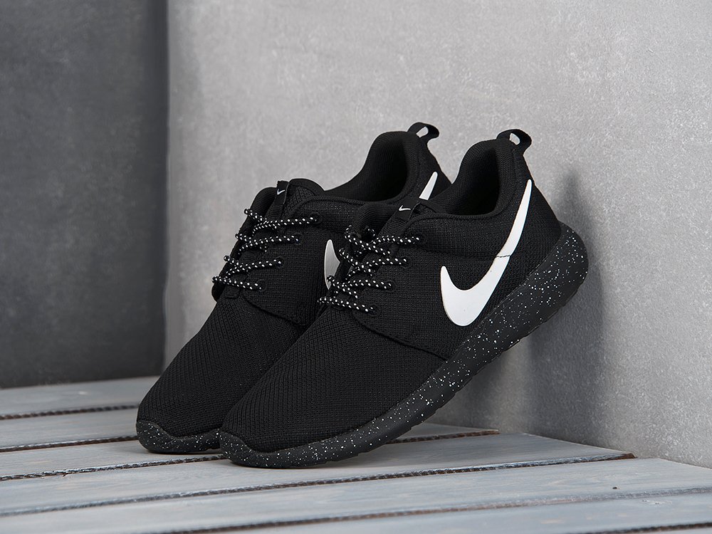 All black roshe run hotsell