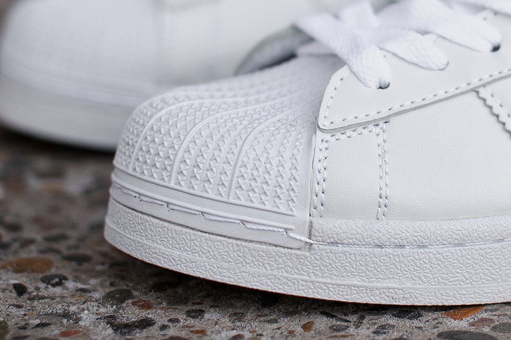 All white adidas hotsell superstar 2