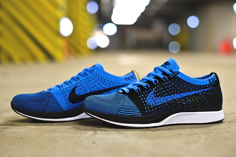 Nike flyknit blue and sale black