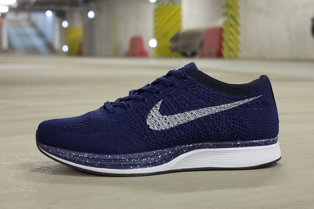 Nike flyknit navy blue on sale