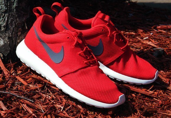 nike roshe run red