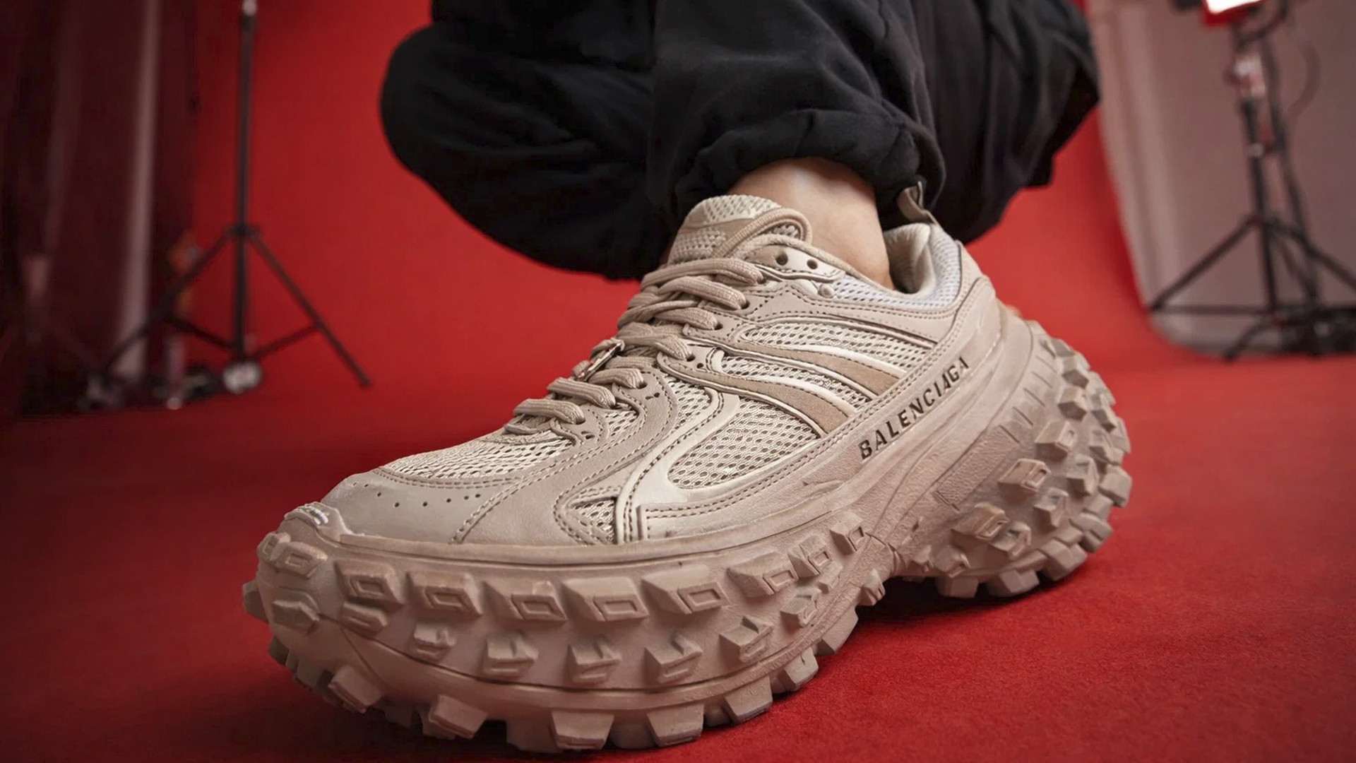 Почему в моде массивные оверсайз кроссовки