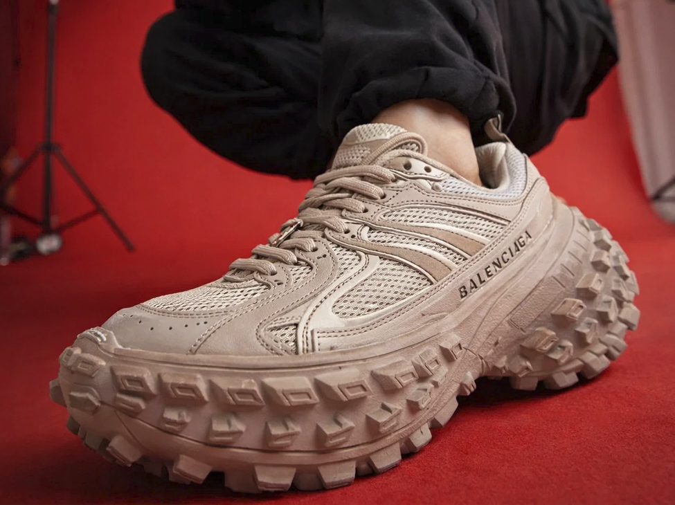 Почему в моде массивные оверсайз кроссовки