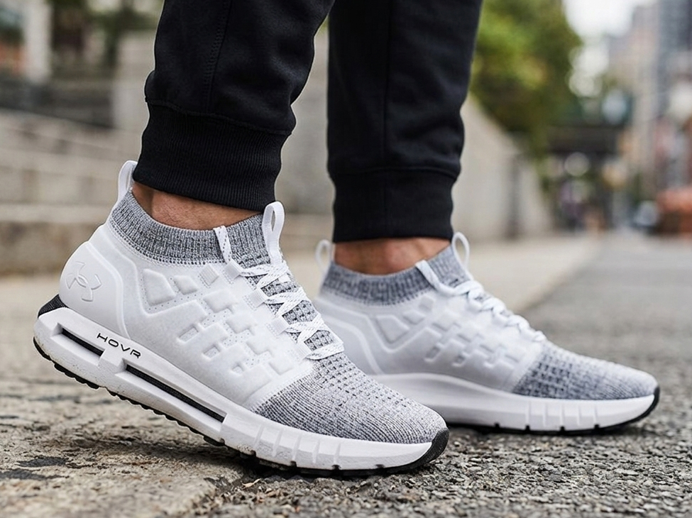 Under Armour HOVR Phantom 1: спортивный стиль на каждый день 