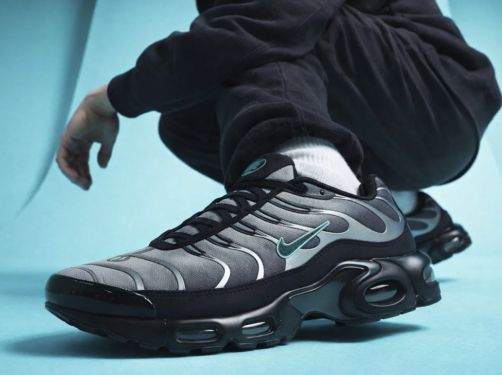 Яркие кроссовки Nike Air Max Plus Tn с подушкой в подошве