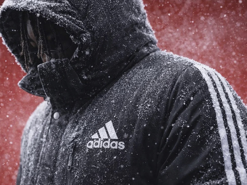 Почему мужчины до сих пор носят куртки Адидас