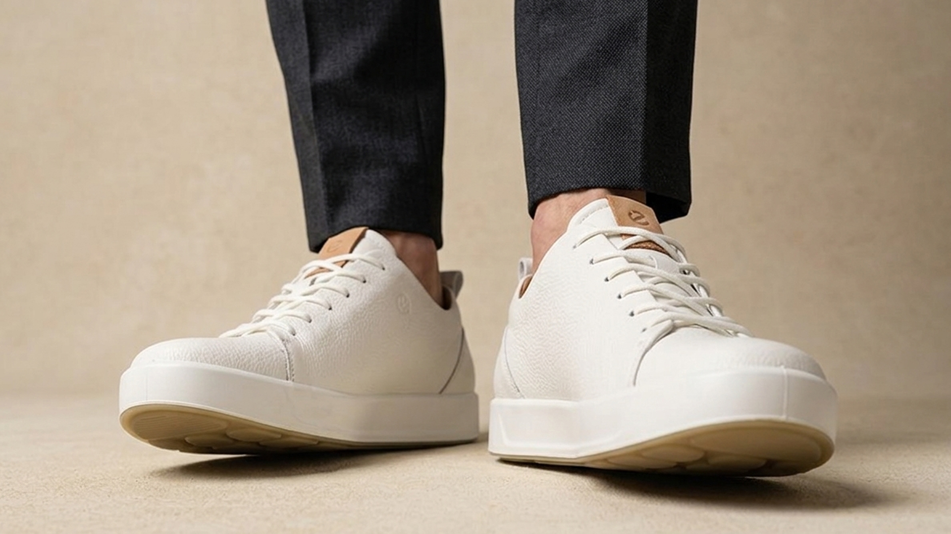 С чем носить белые кроссовки Ecco