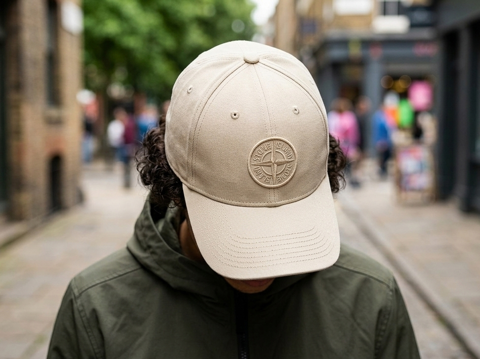 Какие аксессуары сочетаются с кепкой Stone Island