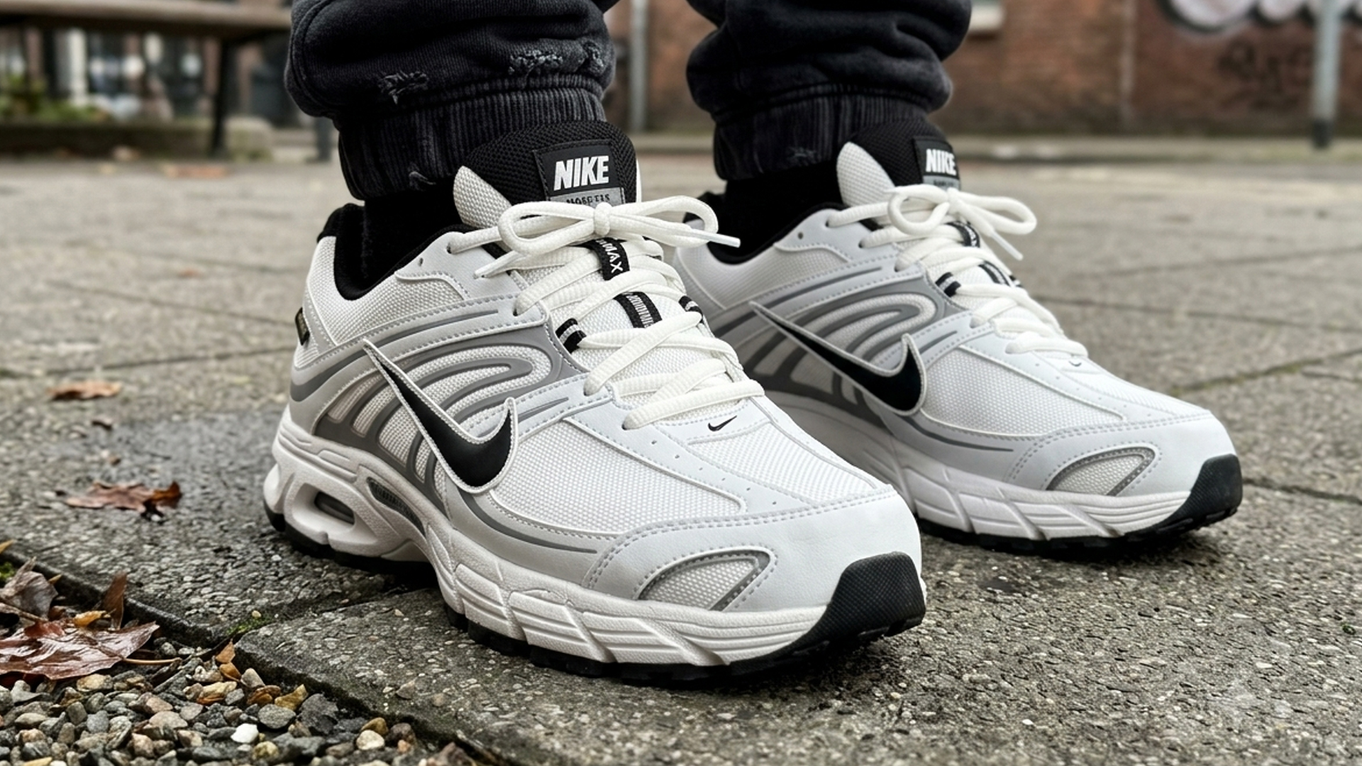 С чем носить белые кроссовки Nike мужчине летом 