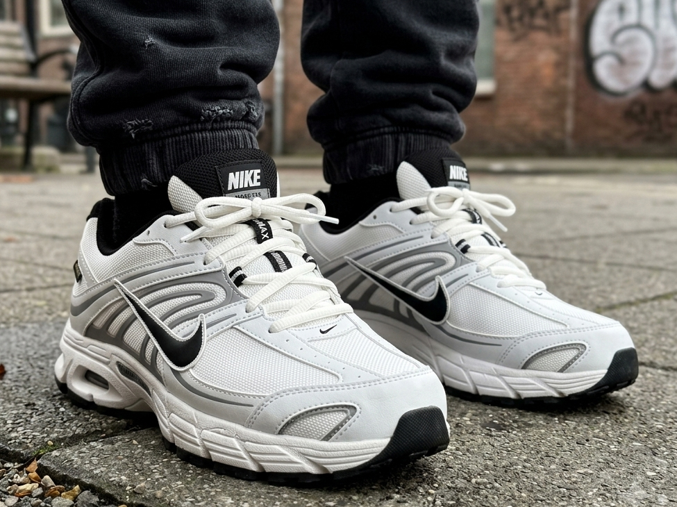 С чем носить белые кроссовки Nike мужчине летом 