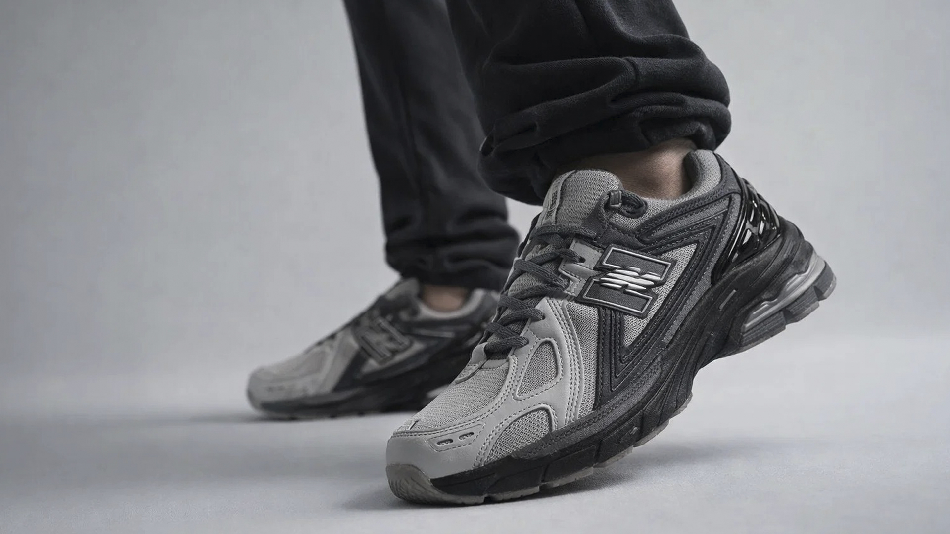 С чем носить New Balance 1906R: streetwear и минимализм