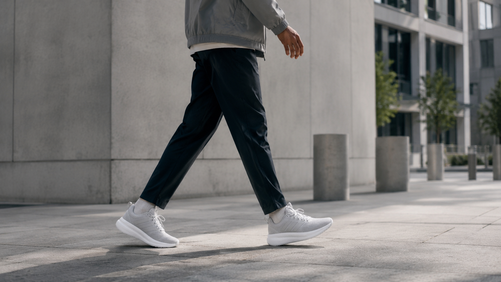 Повседневная носка adidas Cloudfoam в городском сценарии