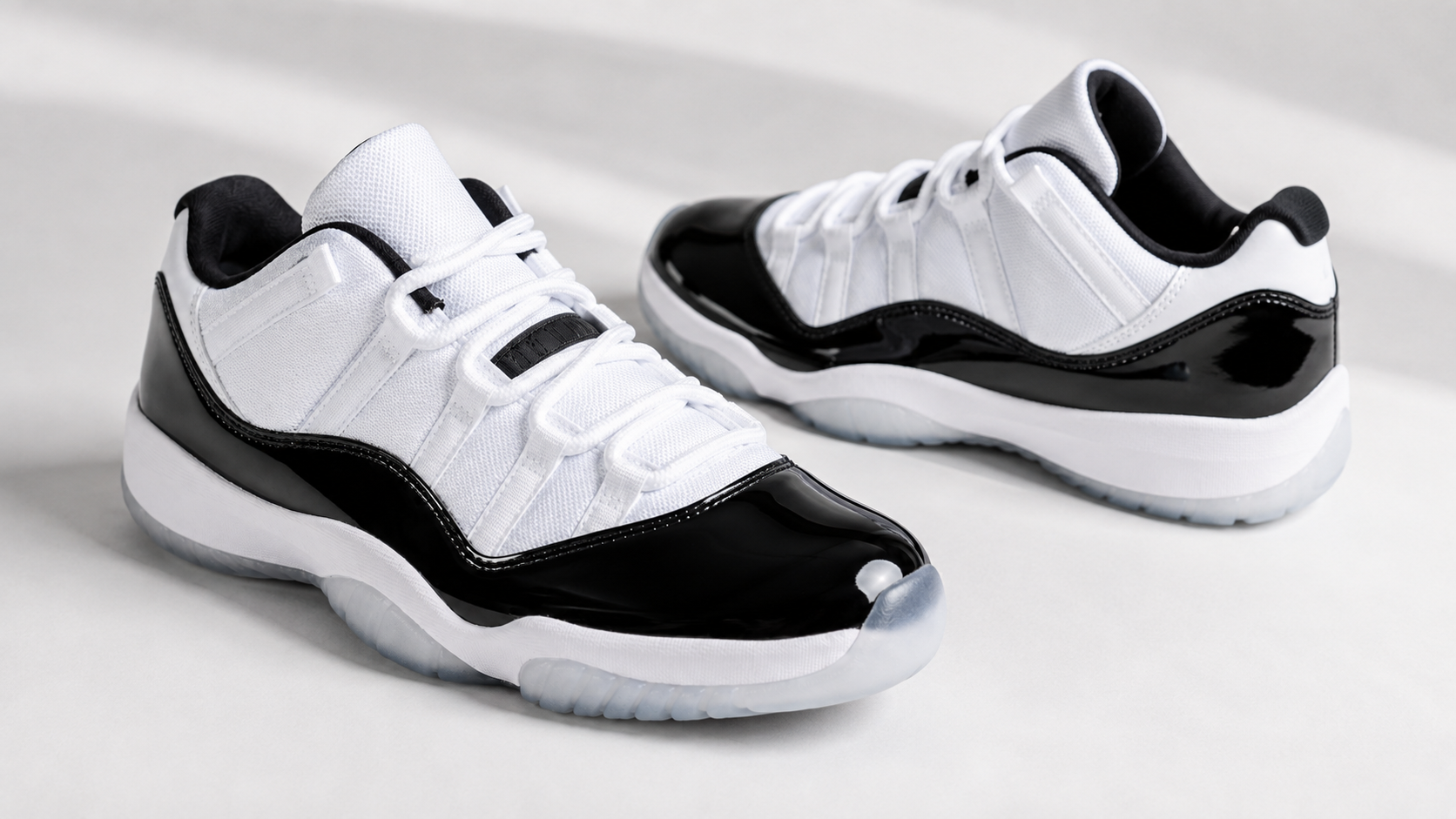 Air Jordan 11 Low: глянцевый patent leather mudguard, верх и подошва