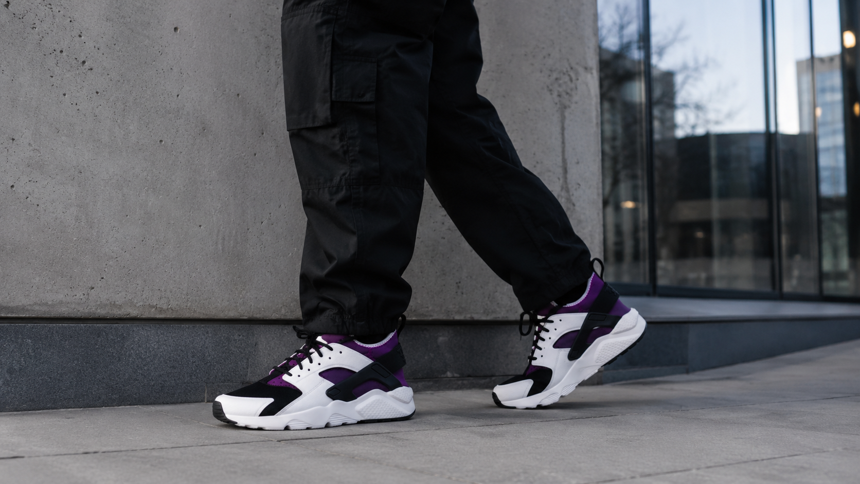 Уход за Nike Air Huarache Ultra мягкой салфеткой