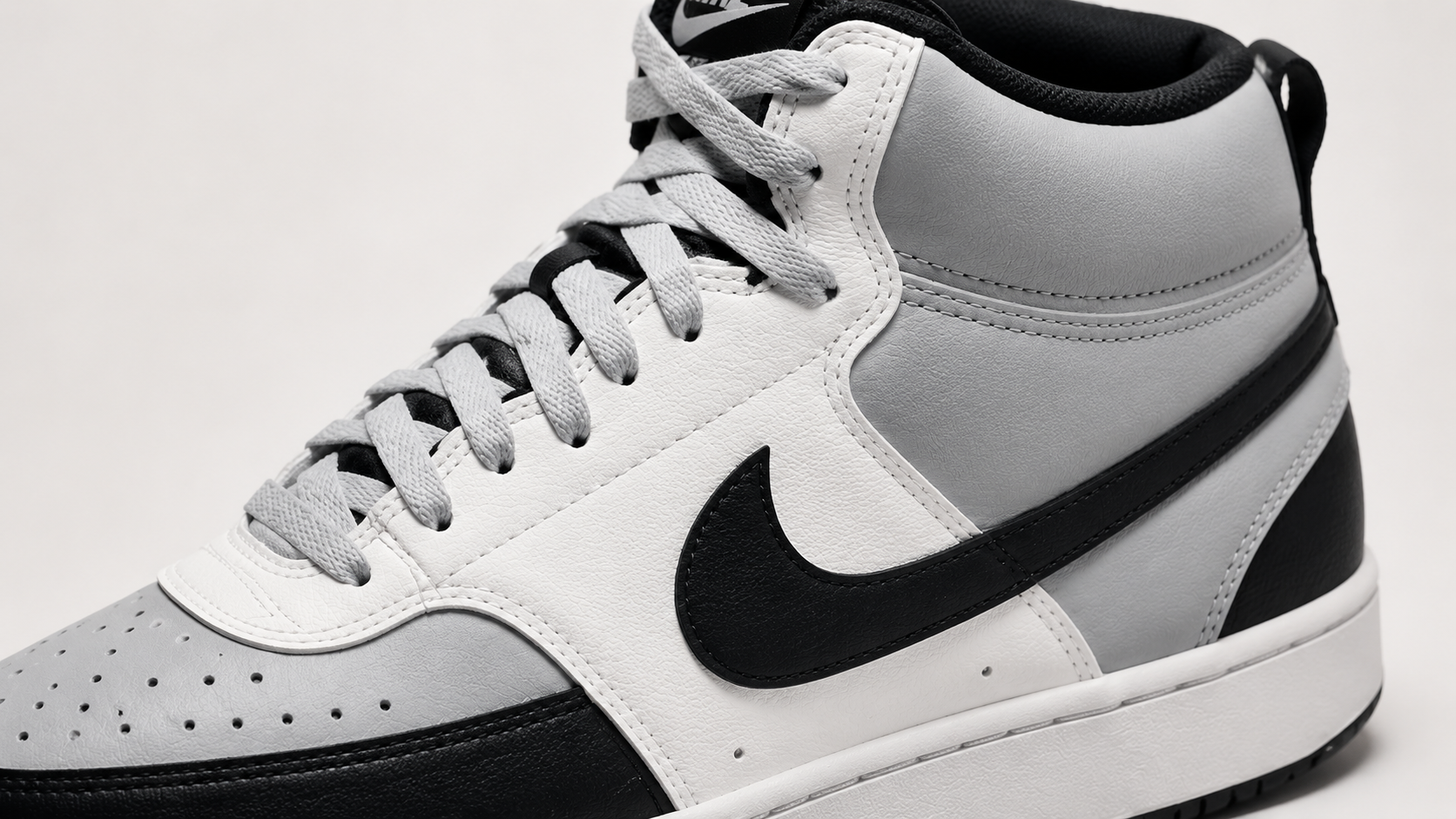 Детали верха, шнуровки и воротника Nike Court Vision Mid крупным планом