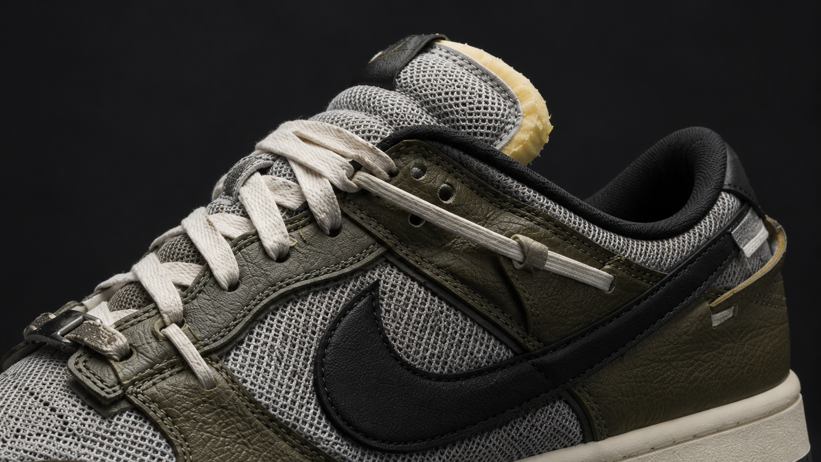 Nike Dunk Low Remastered — открытый поролон язычка и техническая шнуровка
