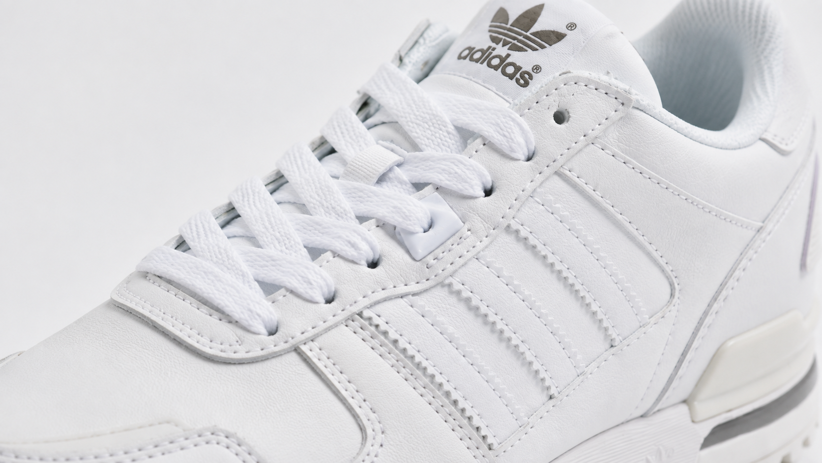 Верх белых adidas ZX 700 SKU 3177 крупным планом