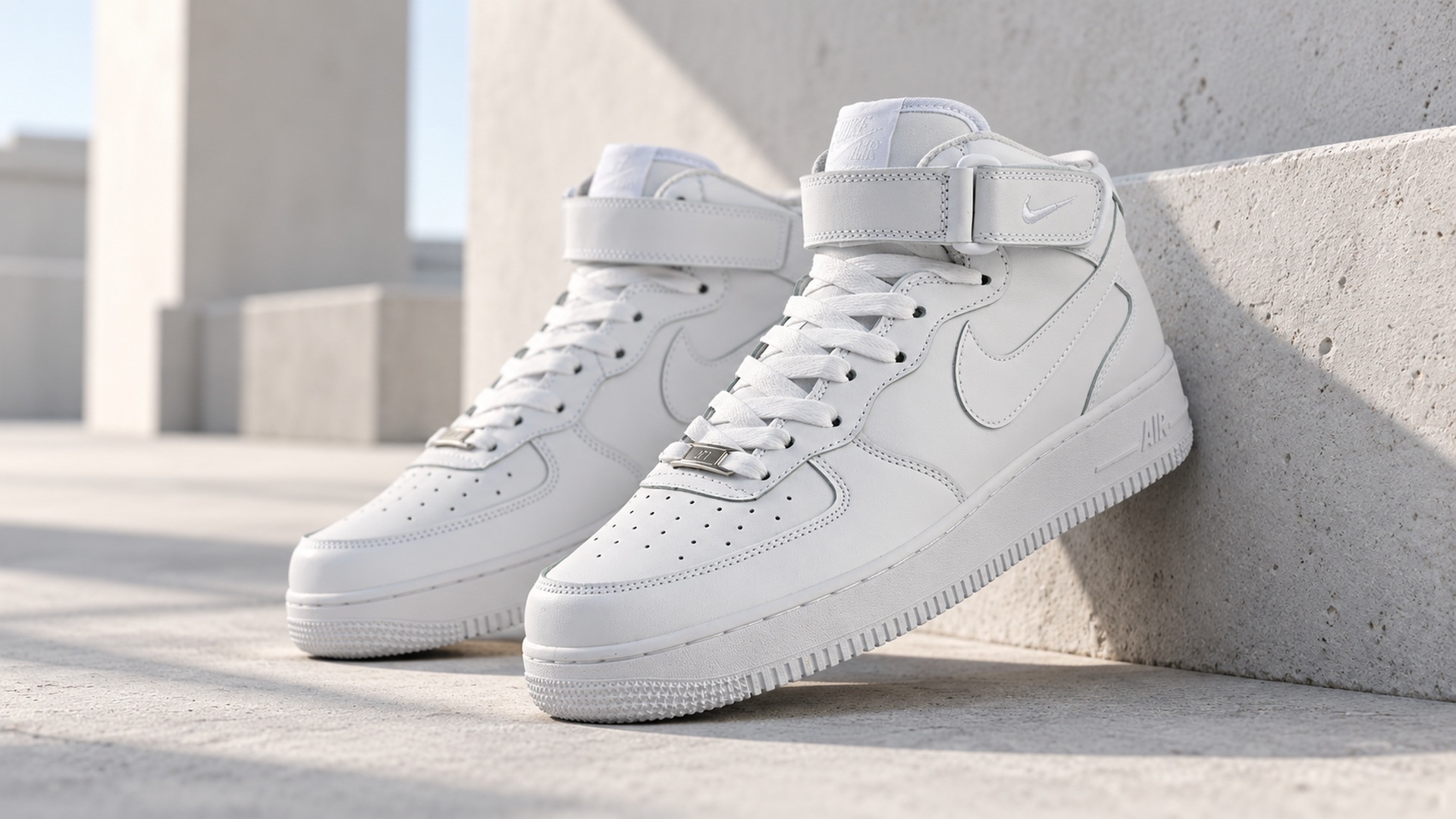 Белые Nike Air Force 1 Mid арт. 734 с ремнём на щиколотке