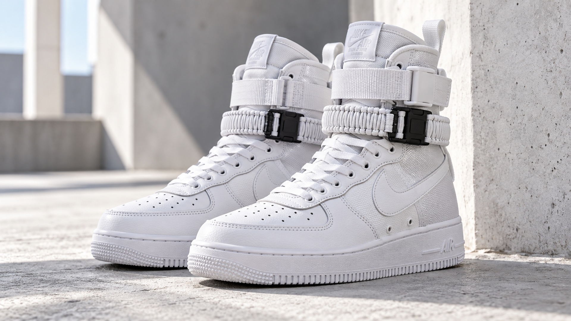 Белые Nike SF Air Force 1 арт. 33194 с высокой конструкцией и двумя ремнями