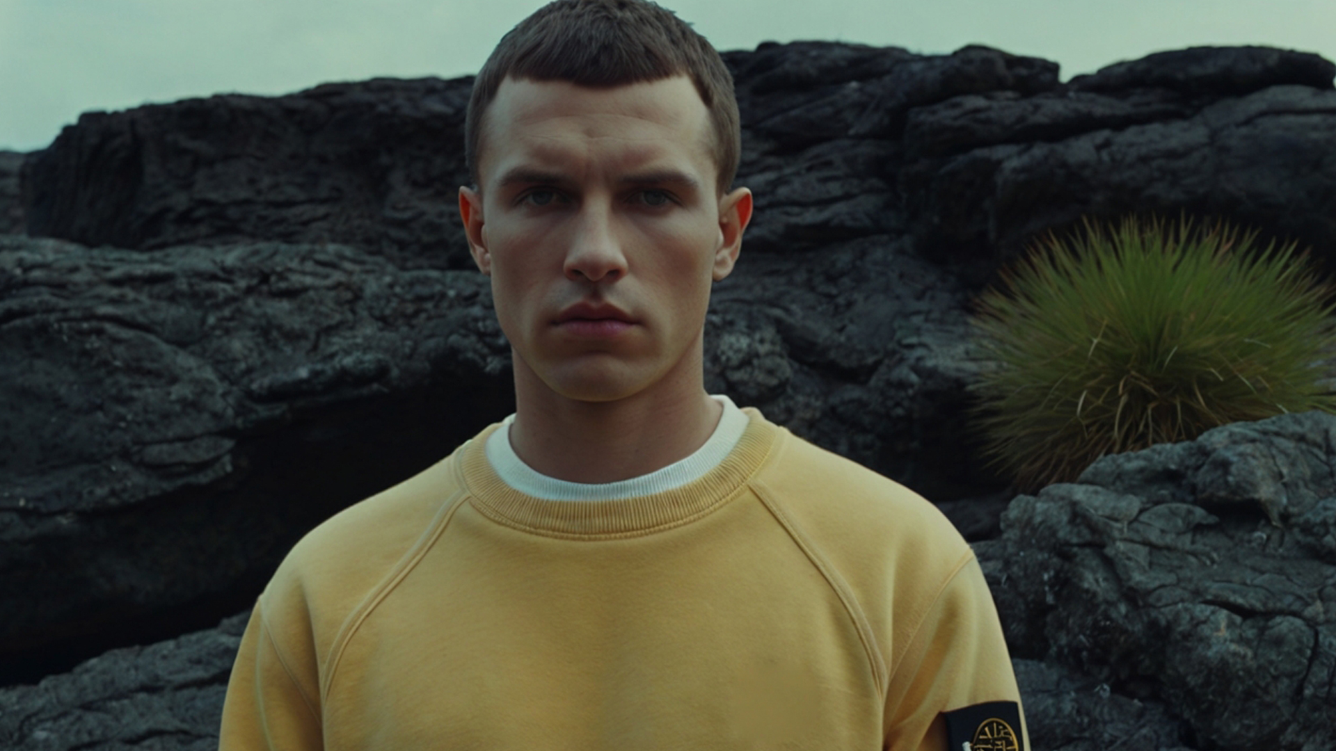 С чем носить свитшоты Stone Island в 2025 году: уличная мода