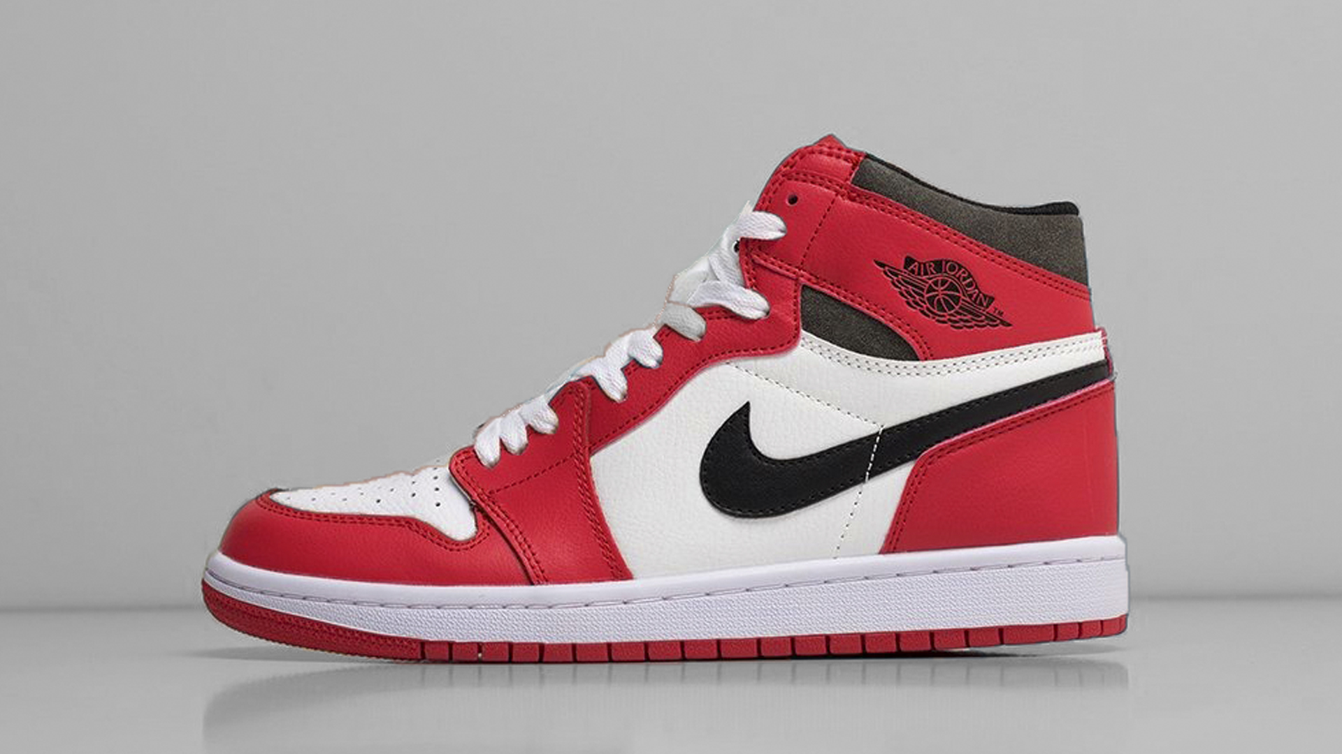 Красные кроссовки Nike Air Jordan 1: зов и мода улиц