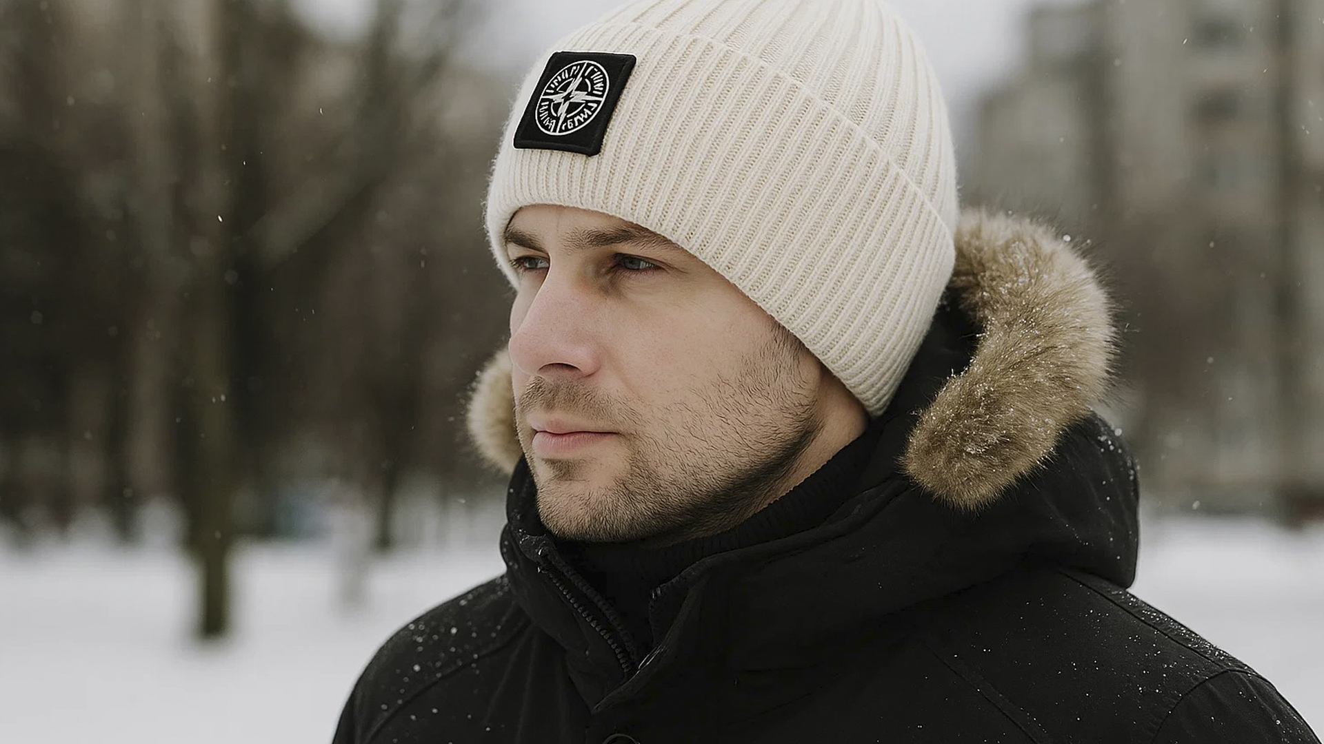 Стильная зимняя шапка Stone Island для повседневной носки