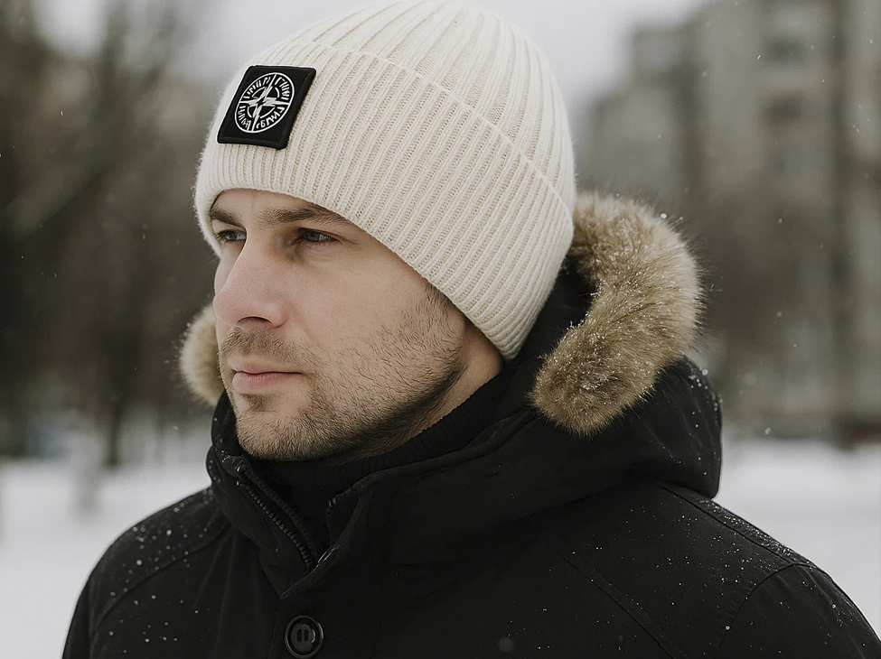 Стильная зимняя шапка Stone Island для повседневной носки