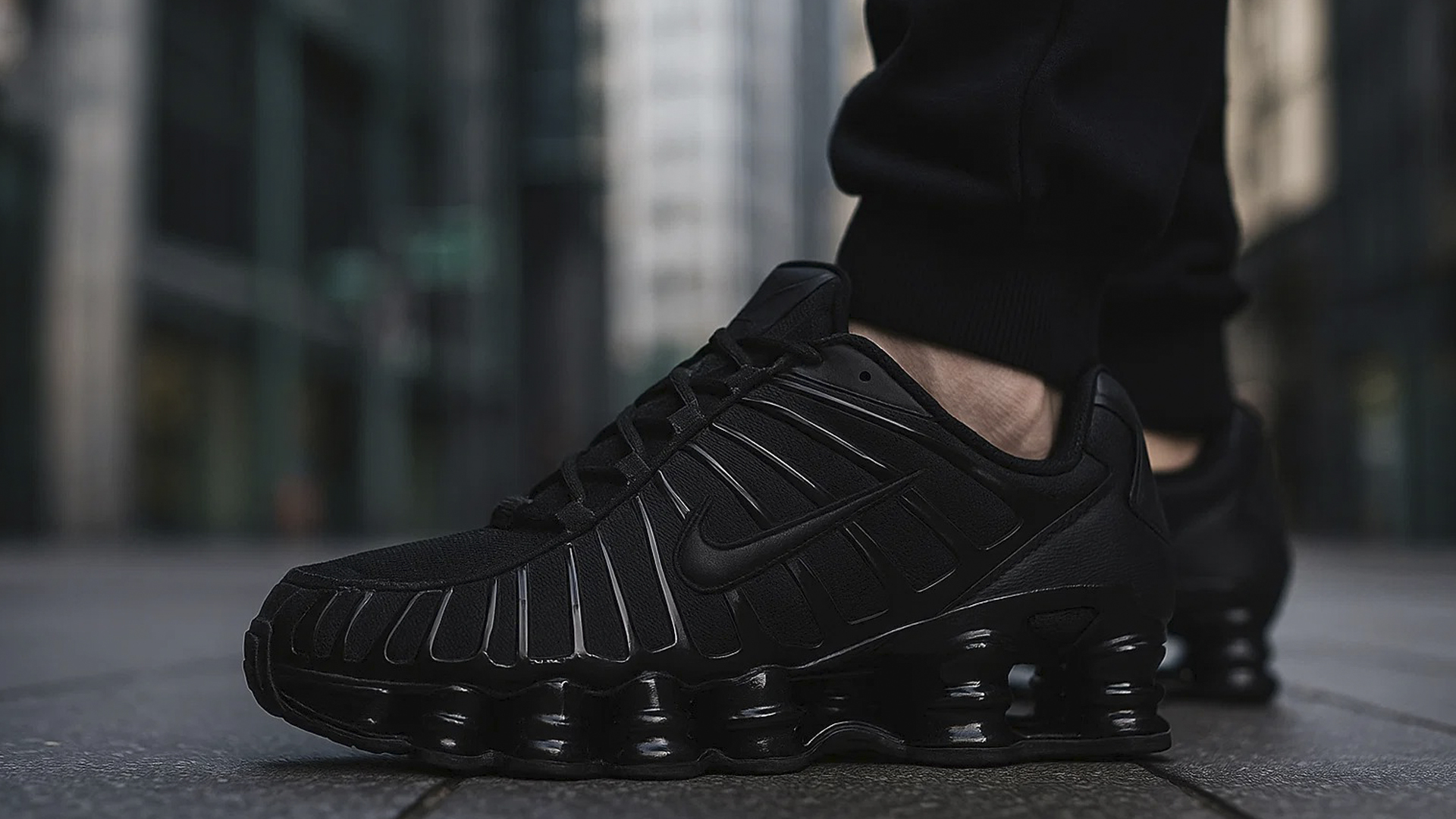 Кроссовки для тех, кому надоела классика: Nike Shox TL