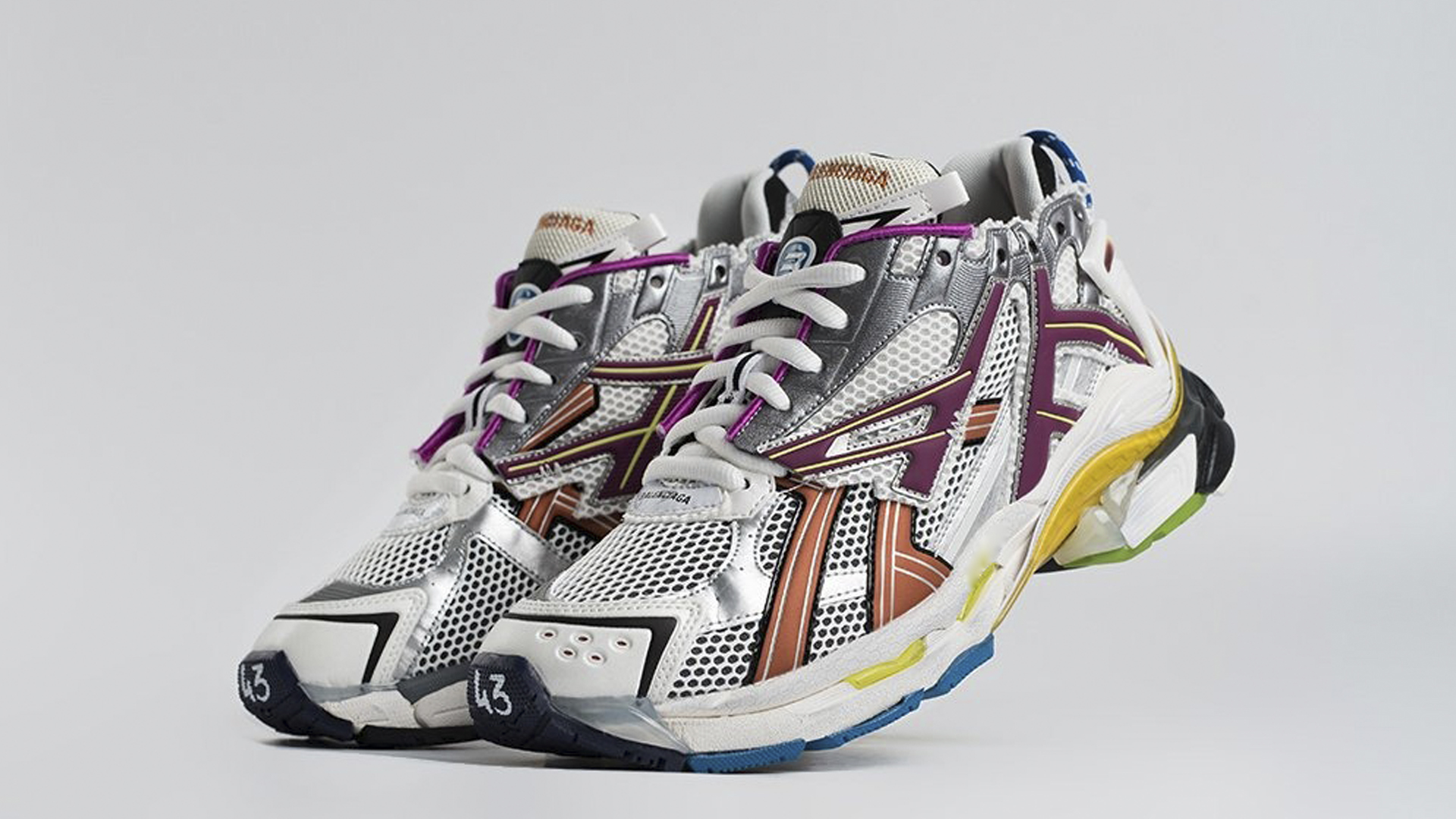 Модные кроссовки Balenciaga Runner со спортивным силуэтом