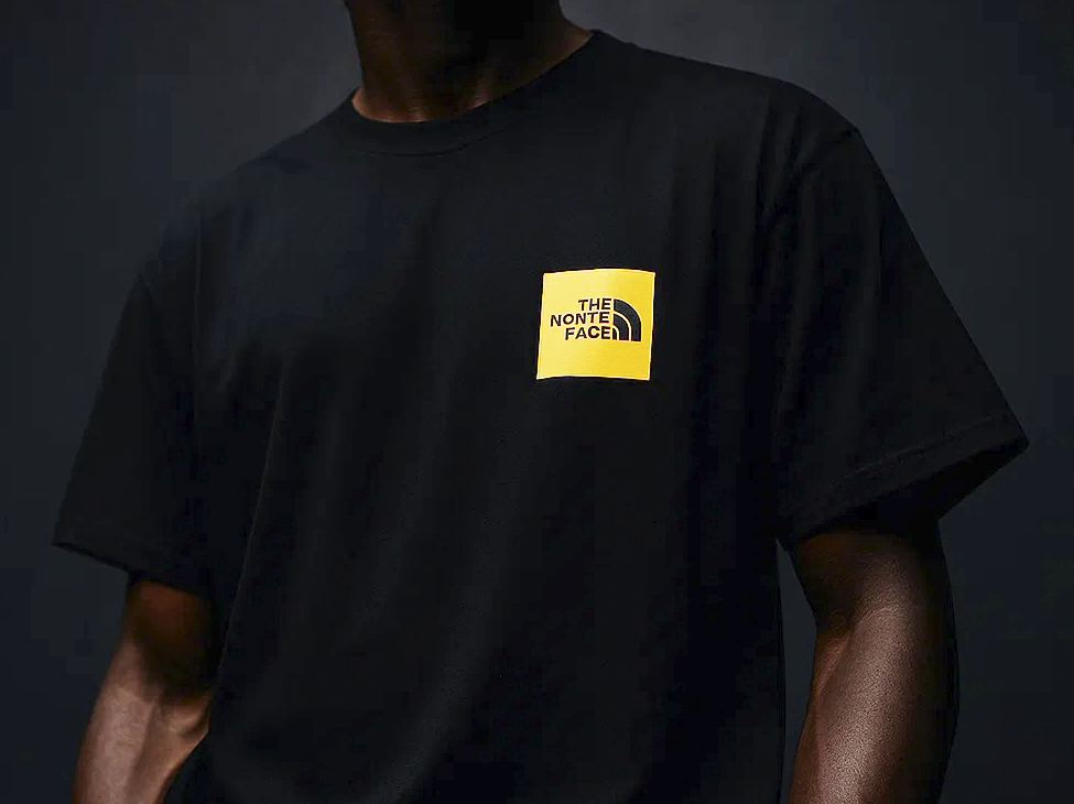 The North Face: базовая футболка, которая сочетается с любыми кроссовками