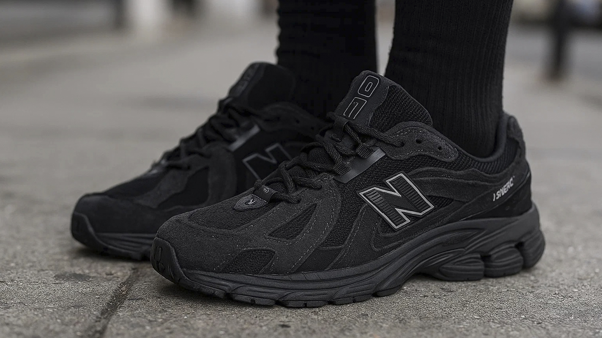 Модные кроссовки New Balance 1906D серого цвета
