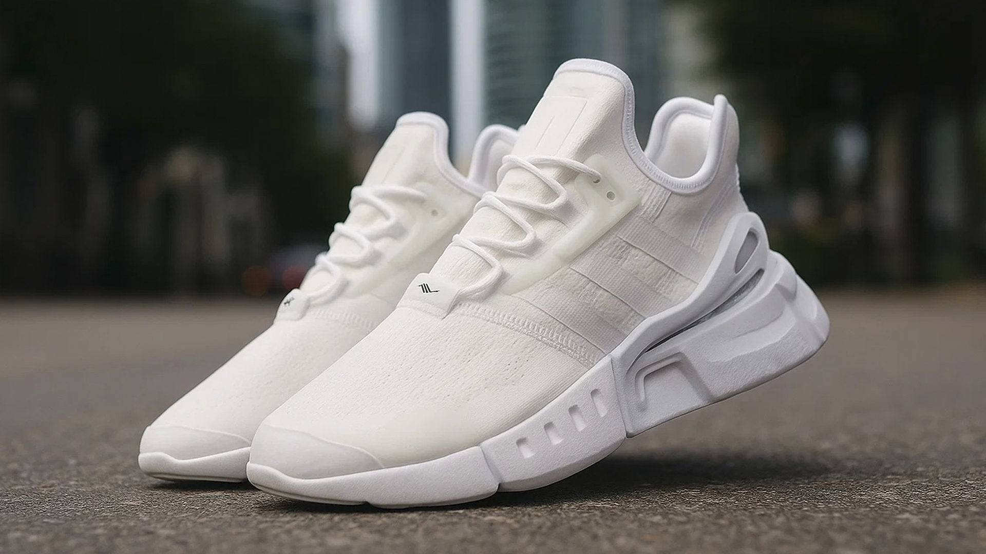 Замена Yeezy Boost 350: кроссовки Adidas Adifom Flux