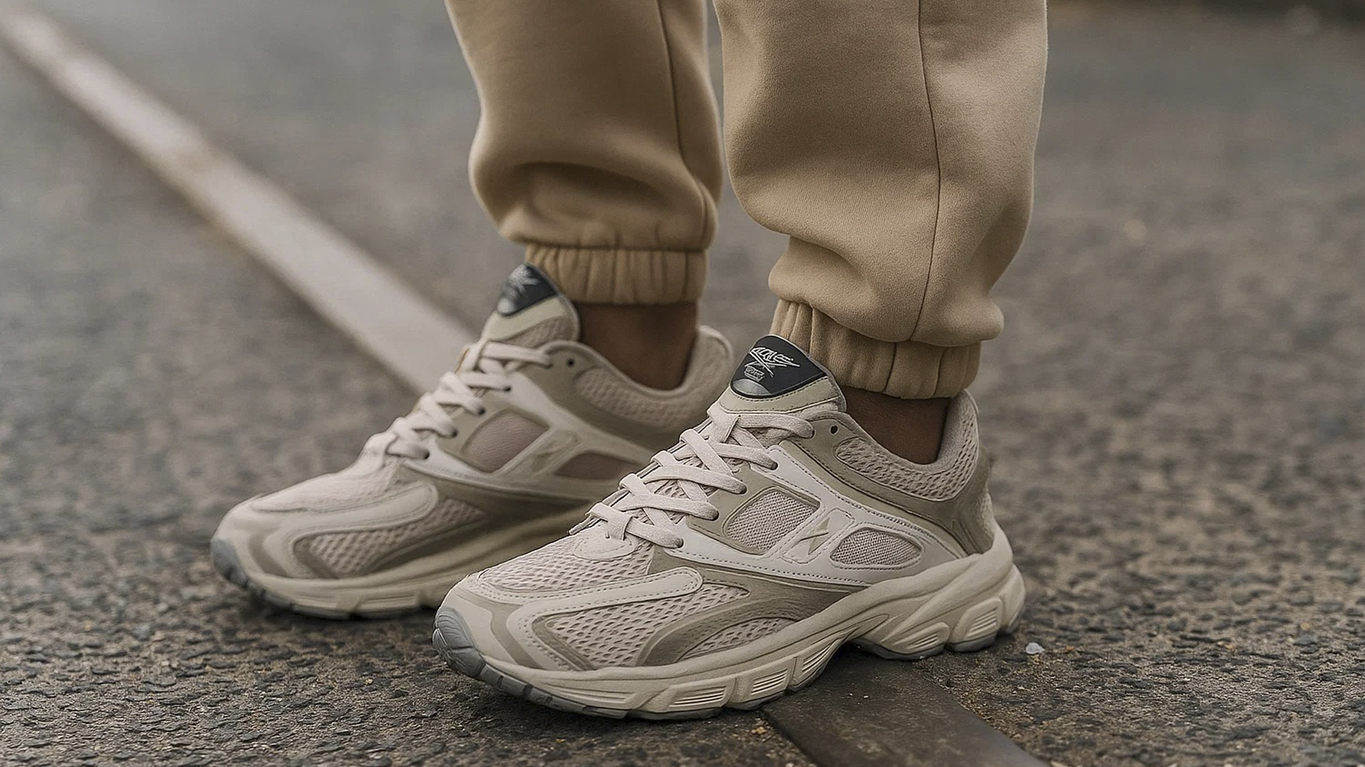 Бежевые кроссовки Reebok Premier Trinity для мужчин