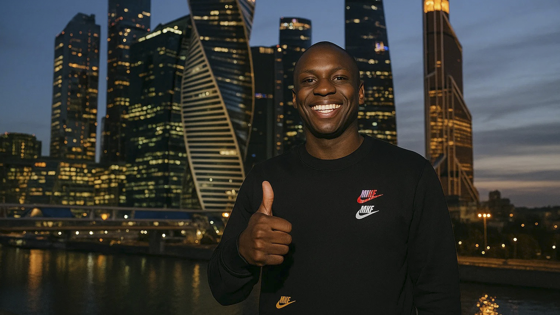 Черный свитшот Nike со свушем: с чем носить