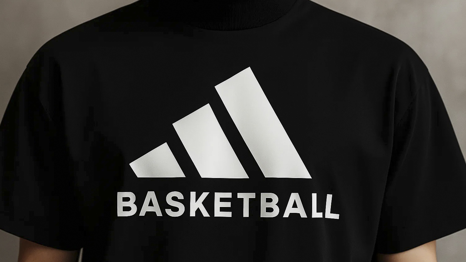 Почему черная футболка — самая универсальная вещь в гардеробе