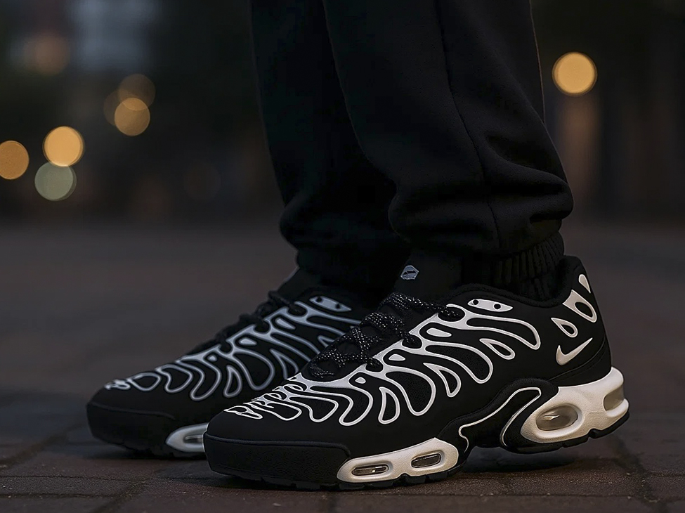 Черно-белые кроссовки Nike Air Max Plus Drift с баллоном в подошве