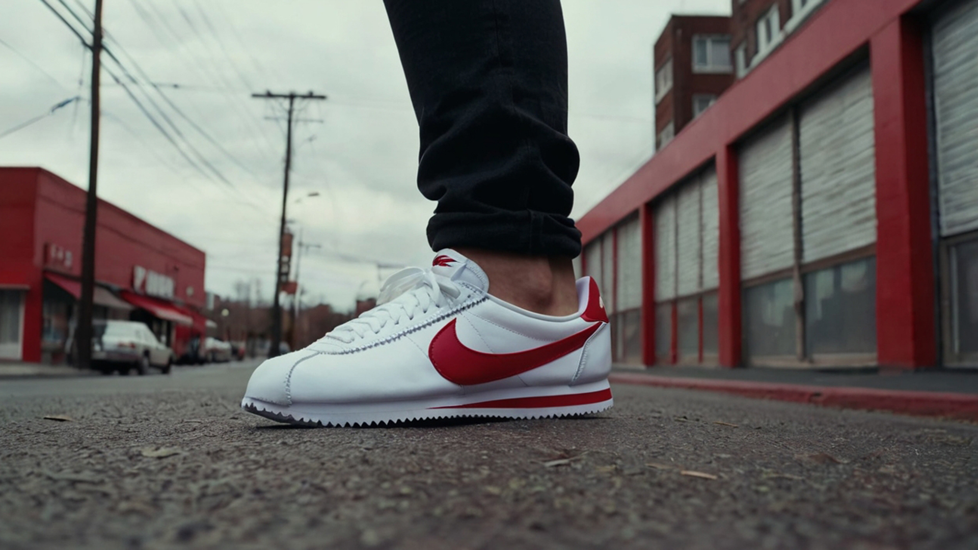 Как прокачать свой образ одной парой кроссовок: Nike Cortez