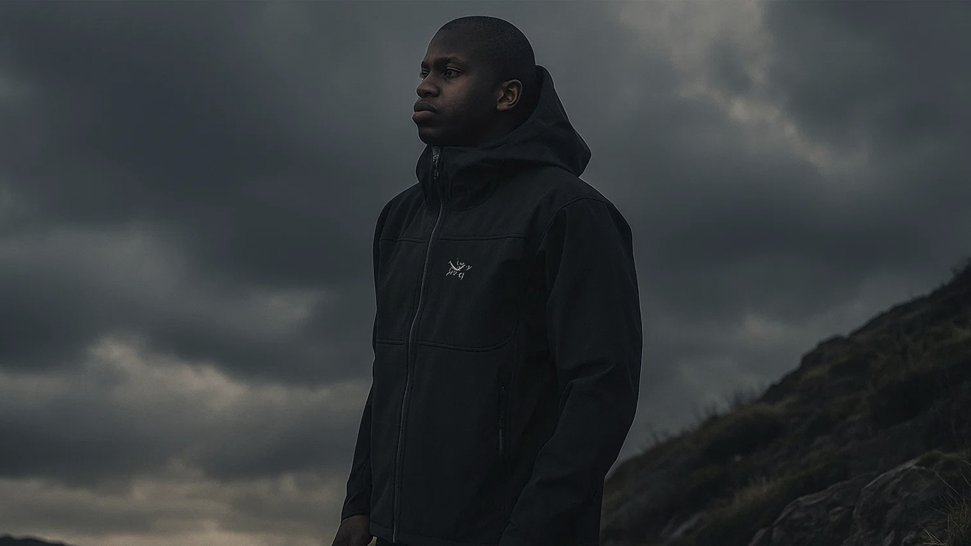 Ветровка Arcteryx – незаменимая вещь осенью